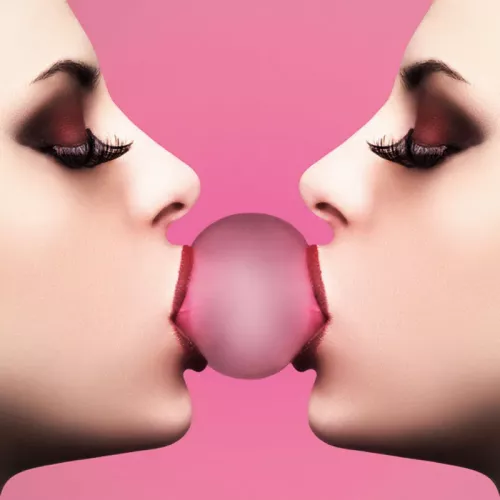 Kissing Bubble Gum 120x120x2cm